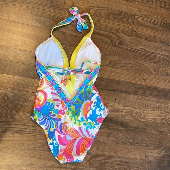 NWT TRINA TURK ONE PIECE SWIM SUIT PLUNGE V NECK HALTER TIE BACK MEDALLION SZ M - Picture 4 of 12